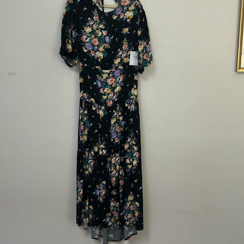 NWT O’Neill Nordstrom Open Back Floral Maxi dress with puff sleeves- size Small